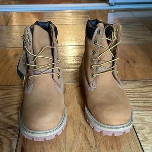 New Timberland Boots - 4.5 Boys, 6.5 womens